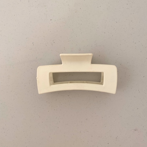 ANTHROPOLOGIE Plastic Hair Clip - Picture 1 of 2